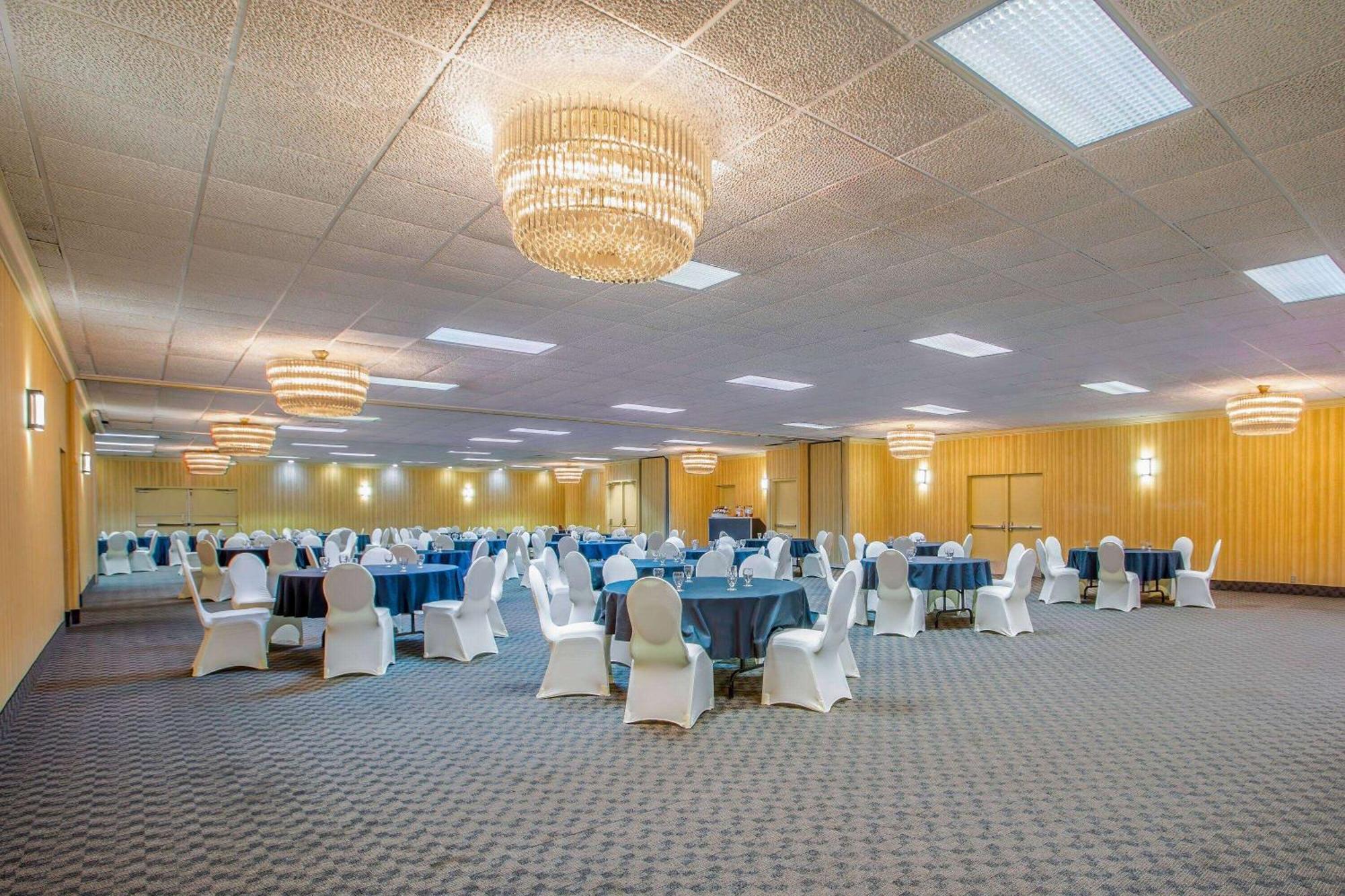Days Inn By Wyndham Sudbury & Conference Centre Kültér fotó